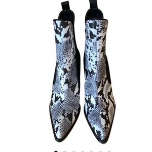 Zara size 9 snakeskin booties